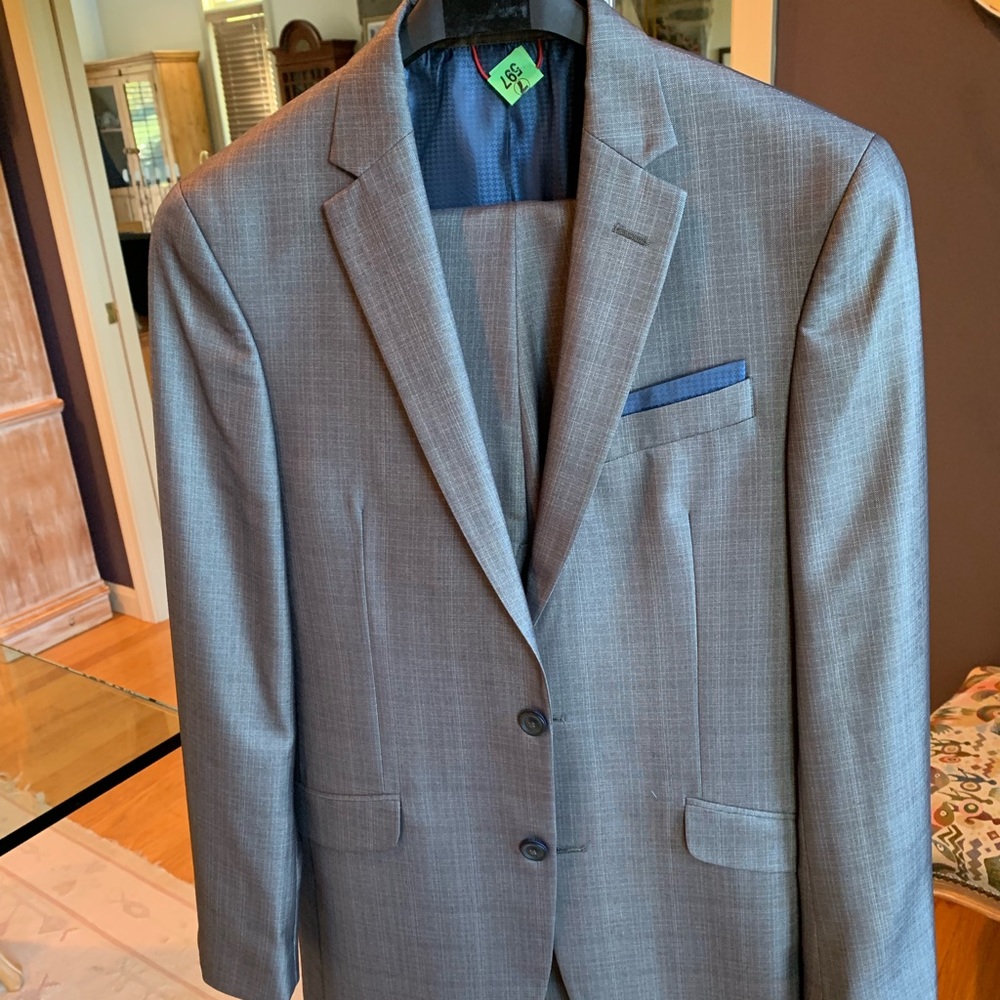 Men’s gray suit